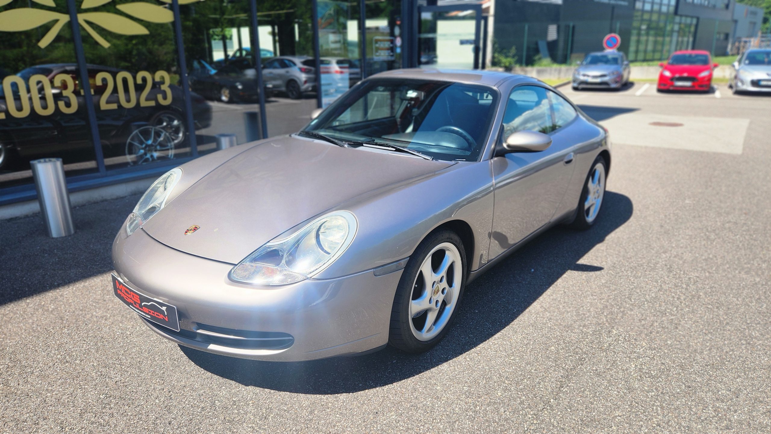 996